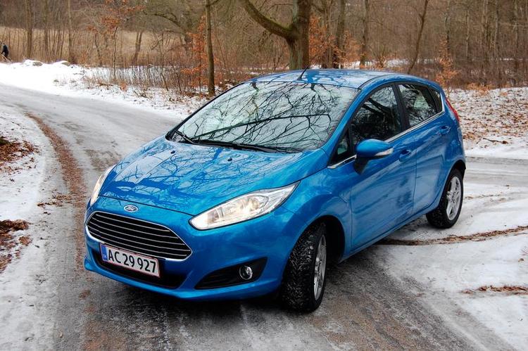 finpudset. En ny kølergrill fortæller, at dette er seneste version af Ford Fiesta. 