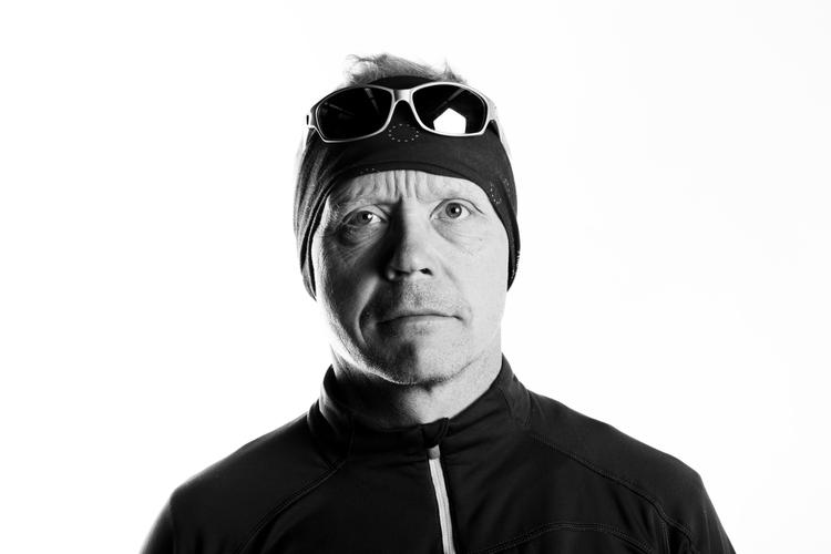 Selvindsigt. Først blev jeg overhalet af alle mændene. Så kom de tynde kvinder. Så blev jeg overhalet af mødrene. Hvorefter jeg måtte finde mig i, at selv de tykke mødre med termokander i rygsækken trampede forbi mig i diagonalgang. 
