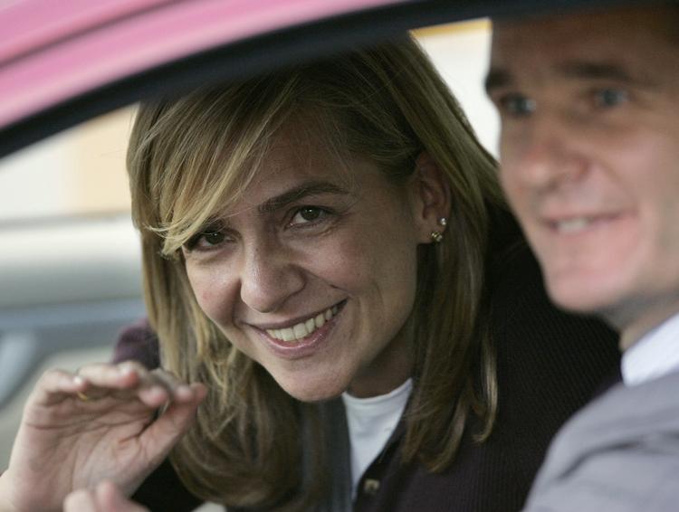 UDSAT. Den svindelmistænkte spanske prinsesse Christina kan vente med at forklare sig i retten. Hendes forsvarere har appeleret stævningen mod hende. 