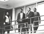GERNINGSSTED. Martin Luther King (nummer to fra højre) ses her sammen med tre andre fra borgerretsbevægelsen på Lorraine Motellet dagen inden drabet. Til venstre for King står Jesse Jackson, der fortsat er en fremtrædende borgerretsaktivist i USA. 