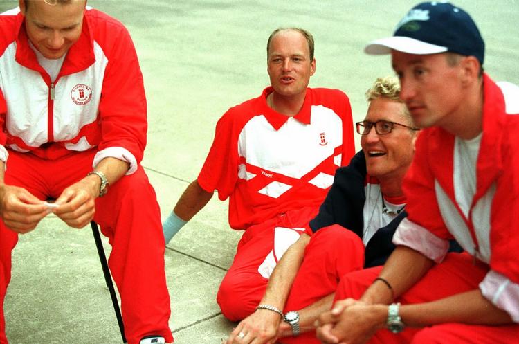Tilstået. Bo Hamburger, Bjarne Riis, Brian Holm (nummer to fra højre) og Jesper Skibby under OL i Atlanta. 