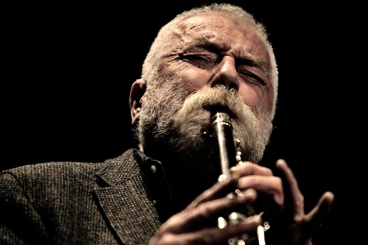 Grænseoverskridende. Tyskeren Peter Brötzmann på 73 har siden 60’erne eksperimenteret med de æstetiske normer for,  hvordan horn kan lyde. 