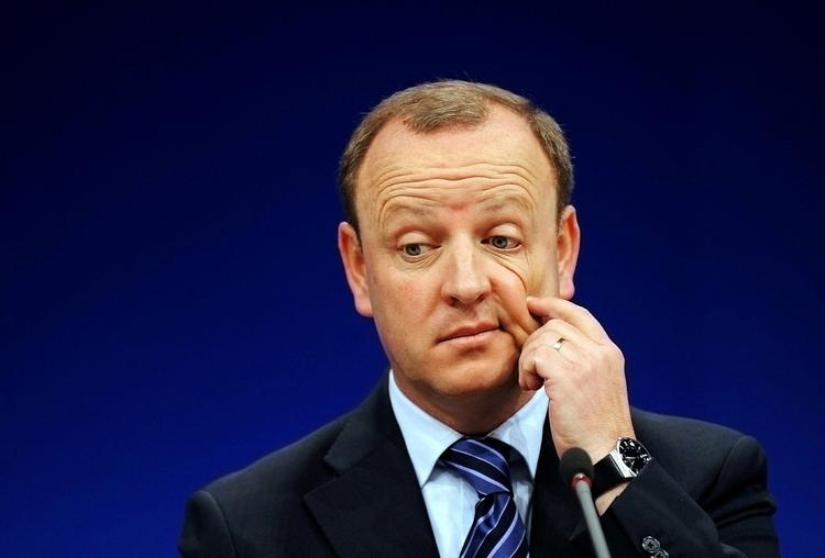 Skandale. Deutsche Bank-ledelsen - inklusive finansdirektør Stefan Krause - har rigeligt at tænke over i disse dage. Banken efterforskes for at skjule gæld, og nu bliver den stillet i dårligt lys af lækkede papirer. 