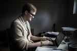 Blogger. I begyndelsen var Nikolaj Munk anonym, fordi han troede, at hans køn og alder ville være imod ham og hans feministiske skriverier. Det skulle vise sig at være omvendt. 
