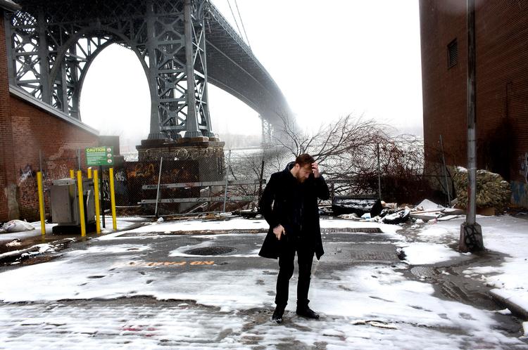 Williamsburg. Jesper Just har en sikker sans for steder. Han kan godt lide denne blindgyde neden for Williamsburg Bridge. 