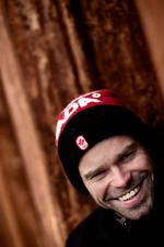 Glad. Ifølge vennerne er Mick Øgendahl altid glad, også uden for  søgelyset. 