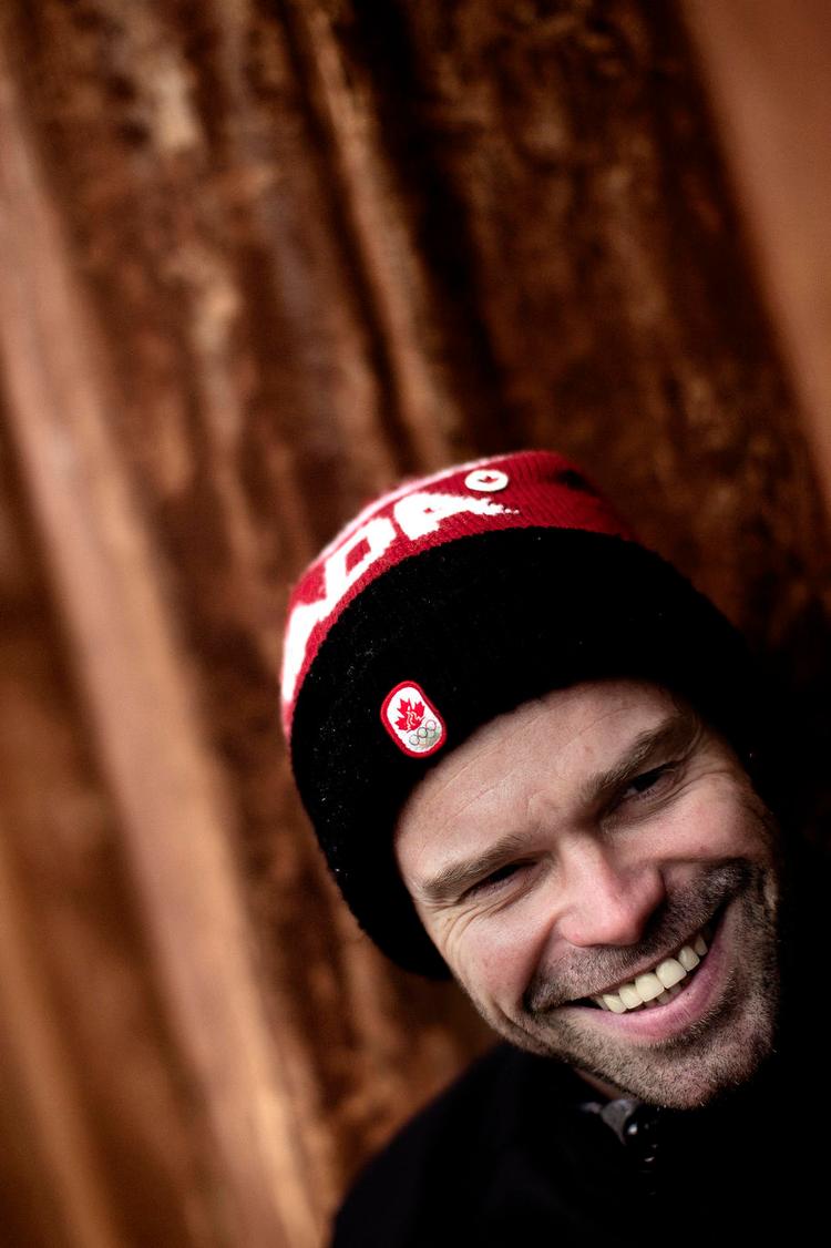 Glad. Ifølge vennerne er Mick Øgendahl altid glad, også uden for  søgelyset. 