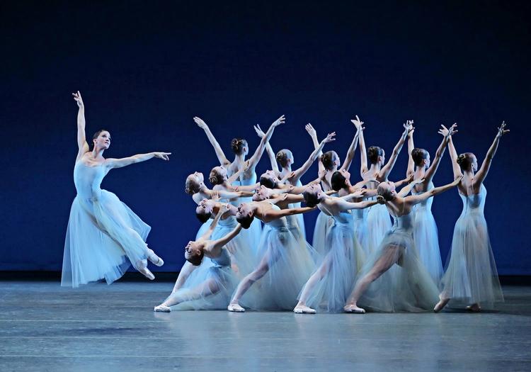 Magi. Der er intet i verden så svalt som 'Serenade', når de sagte gennem luften svæver. 