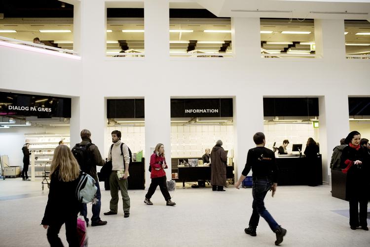 Tilbud. Københavns Hovedbibliotek er et af de biblioteker, som jævnligt tilbyder  forskellige arrangementer til dets brugere, såsom koncerter og udstillinger. 