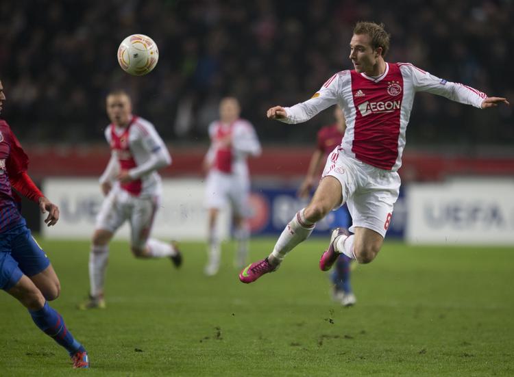 Favoritter. Christian Eriksen og Ajax skal fortsætte kursen mod mesterskabet i aftenens kamp mod Heerenveen. 