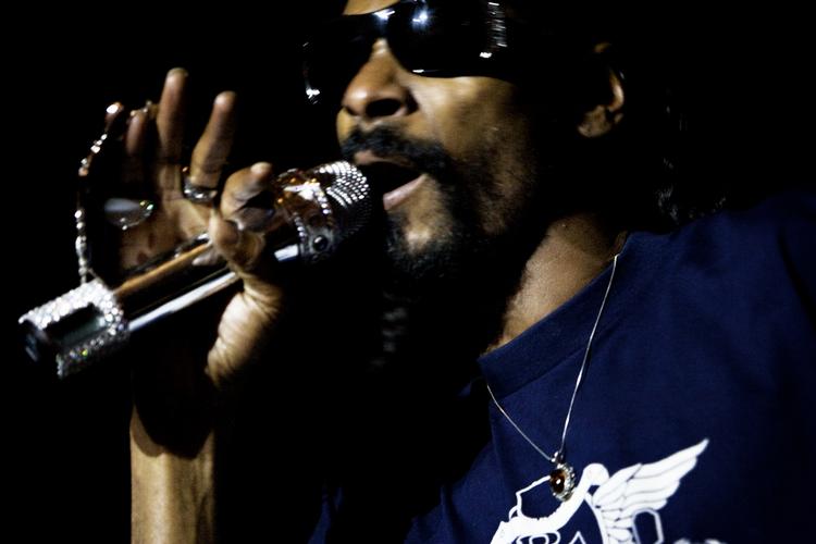 Gebyr. Snart skal det koste briterne 90 kr. at kontakter kendte - som rapperen Snoope Dogg - via Facebook. (Arkivfoto) 