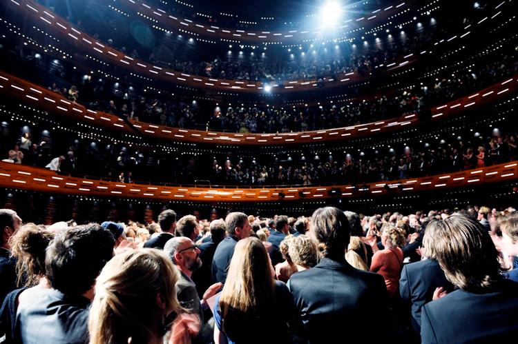 TEATER. Årets Reumert er opkaldt efter skuespilleren Poul Reumert og er hvert år siden 1998 uddelt en søndag i løbet af foråret. I år er det den 5. maj i Operaen. 