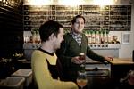 Kvalitetsøl. Brygmester Mikkel Bjergsø (i gult) ses her med James Andersen, der er barchef på Mikkeller Bar på Viktoriagade. 'Mikkeller and Friends' åbnede på Nørrebo i sidste måned. 