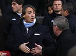 TILLYKKE. Manchester United og Alex Ferguson er sikrer på at vinde mesterskabet, mener manager i Manchester City Roberto Mancini (tv). 