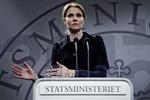 Krise. Det er en presset statsminister, der skal møde sin gruppe, siger politisk kommentator Hans Engell om det gruppemøde, som afholdes i Socialdemokraterne i dag. 