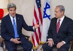 PRES. USA's udenrigsminister, John Kerry (tv.), vil presse Assad til at »tænke anderledes om fremtiden«. Her ses han fra sit møde med Israels premierminister Netanyahu i Tel Aviv tidligere i dag. 
