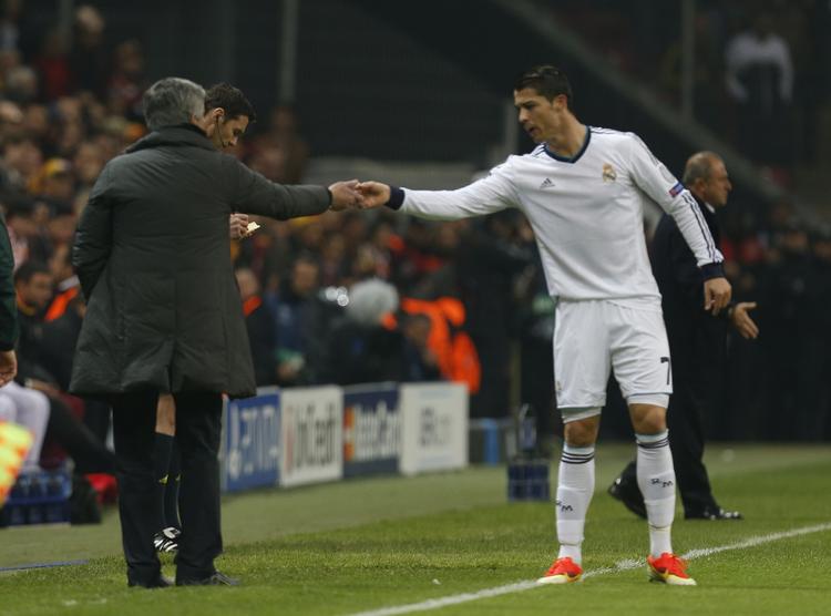 Videre. Ronaldo og træner Mourinho er blandt de sidste fire i mesterligaen. 