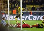 Øjeblikket. Santana får skovlet læderet over stregen til 3-2. 