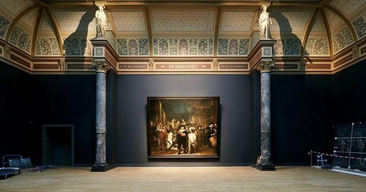 Vagtskifte. Under store sikkerhedsforanstaltninger kom Rembrandts Nattevagt tilbage til Rijksmuseet. 