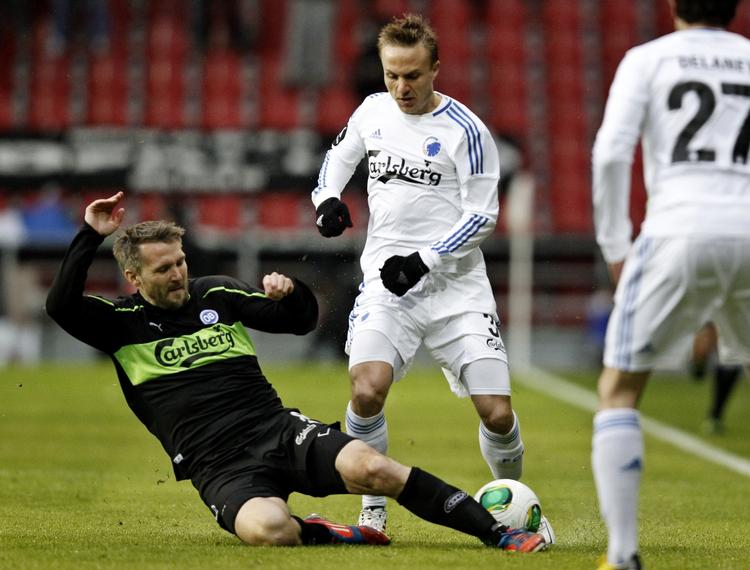 Hjælpemiddel. Hvis FCK'erne (her Pierre Bengtsson og Thomas Delaney) skulle få skader, kan de blive behandlet med 'blodspinning'. 