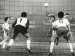 Fødselar. 27. april 1983 Københavns Idrætspark. Søren Busk stiger til vejrs og scorer sejrsmålet for Danmark mod Grækenland. 