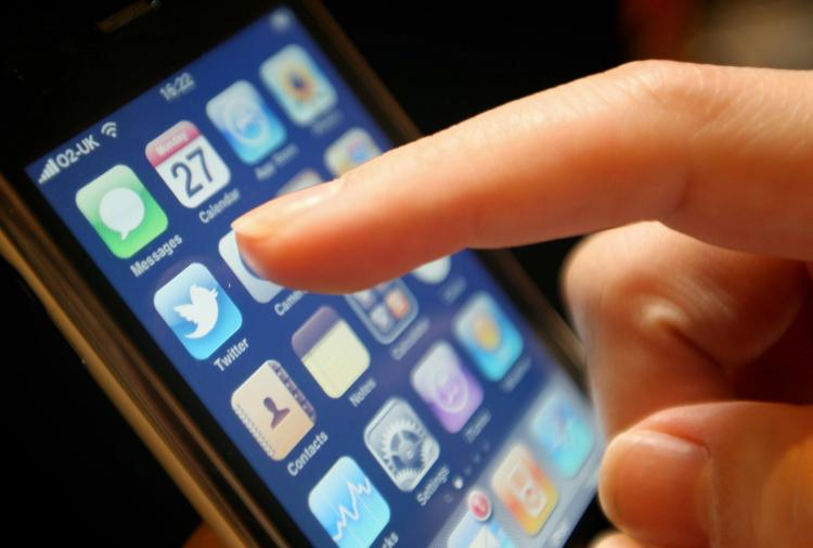 Digital dialog. Snak med folk fra hele verdenen om dine største passioner via Twitter - uden at forlade sofaen. 