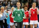 Triumf. I en alder af 35 år stopper Karin Mortensen karrieren. Som 25-årig vandt hun sit andet OL-guld i Athen. 