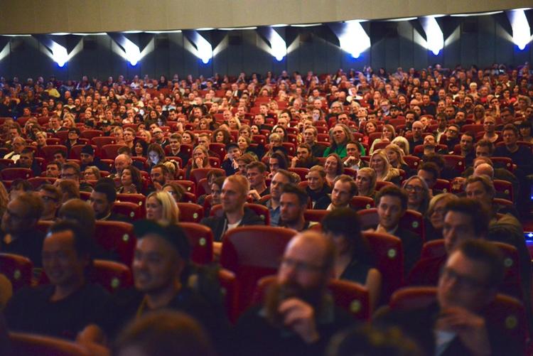 Pakket. Imperial var fyldt, da filmfestivalen CPH PIX onsdag aften inviterede branchefolk, kendisser, sponsorer og en smule almindelige publikummer til åbningsgalla. 