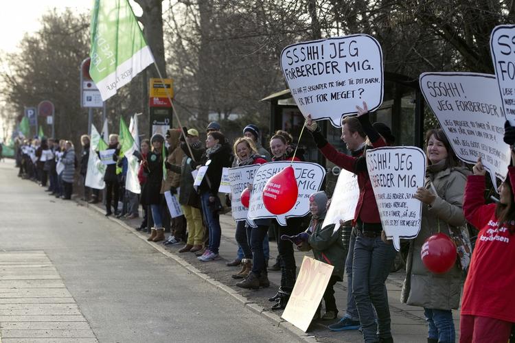 DEMONSTRATION. Lærerne har alle dage under lockouten demonstreret mod Kommunernes Landsforening og dens krav til arbejdstidsregler. 