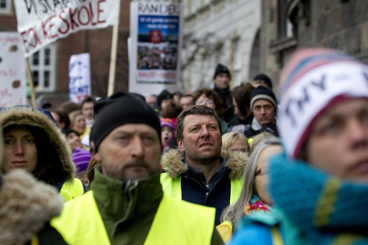 . Politiet skønner, at 35.000 demonstranter i dag var mødt op på Christiansborg Slotsplads. 