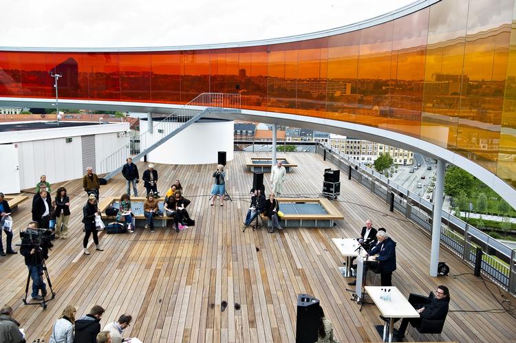 Kulturmæcen. Salling-fondene har doneret 20,9 millioner til en lounge under Olafur Eliassons tag-udstilling 'Your Rainbow Panorama'. 