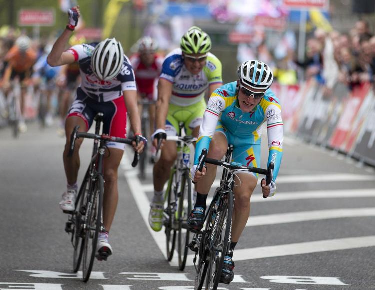 Afgørelsen. I den seje afslutning i Amstel Gold Race var Enrico Gasparotto (th.) stærkest. 