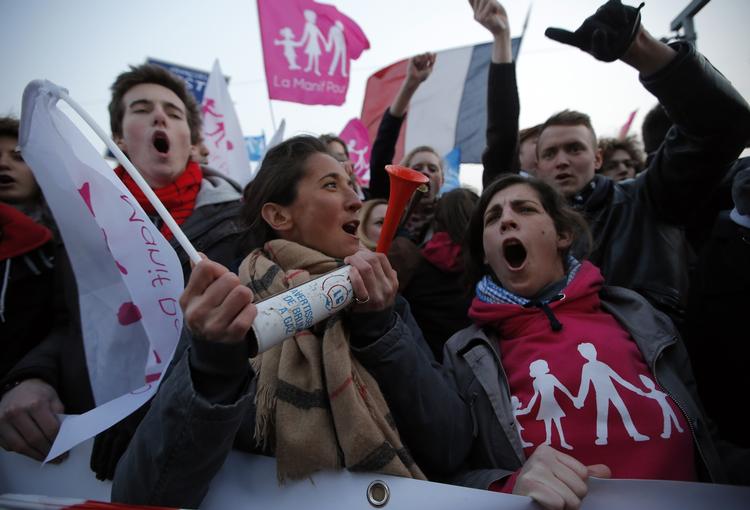 Protest. Det franske lovforslag, der vil gøre det muligt for franskmænd af samme køn at blive gift, er tidligere blevet mødt med voldsomme demonstraioner fra vrede modstandere, 