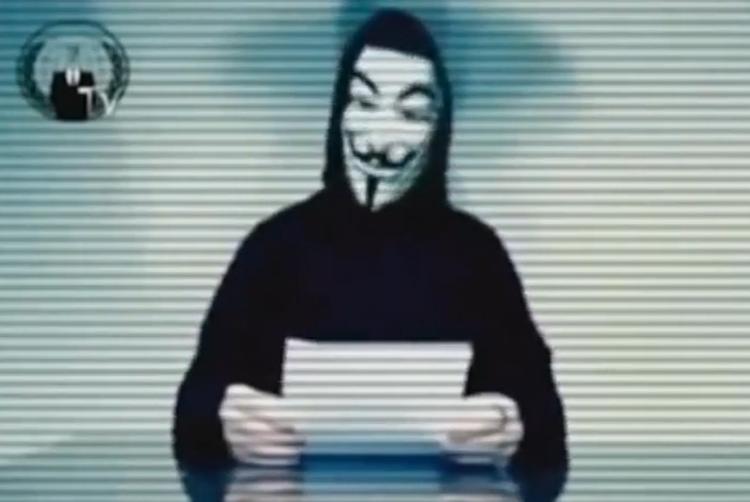 Politisag. Personerne bag hackerangrebet på KLs hjemmesider er angiveligt blevet meldt til politiet - af andre hackere. I en video lagt på You Tube tog en maskeret mand ansvar for angrebet, som skulle være en støtteaktion for de lockoutede lærere. 