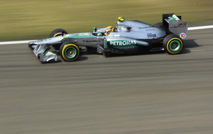 Hurtigst. Lewis Hamilton vandt fire grandprixer i sidste sæson, men har endnu den første sejr til gode i år. 