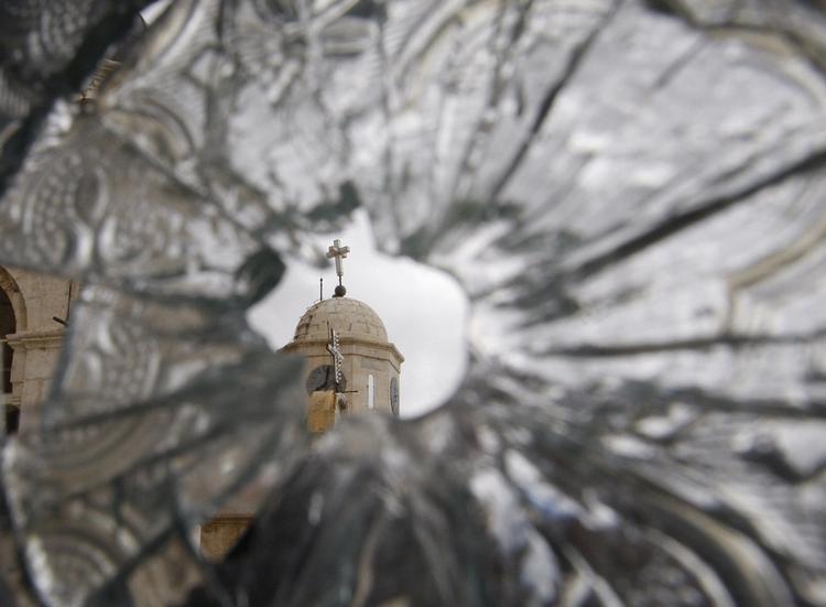 Minoritet. En religionskrig i mellemøsten vil gå værste ud over de kristne minoriteter, de ti mio. koptere i Ægypten og de to mio. i Syrien. Halvdelen af de irakiske kristne er allerede flygtet. 