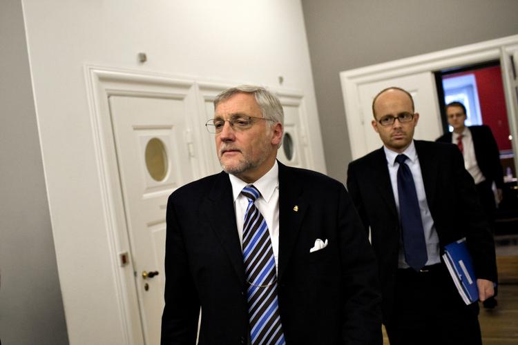 overvågning. Daværende finansminister Thor Pedersen (tv) lovede at styrke overvågningen af de dyre chefaftaler. Statsrevisorernes formand Peder Larsen mener ikke dette løfte blev overholdt. 