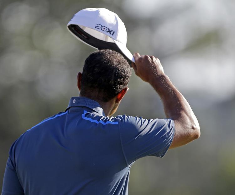 respekt. Skulle Tiger Woods lykkedes med at overvinde sine to strafslag, vil debatten om hans sejrs berettigelse eksplodere. 
