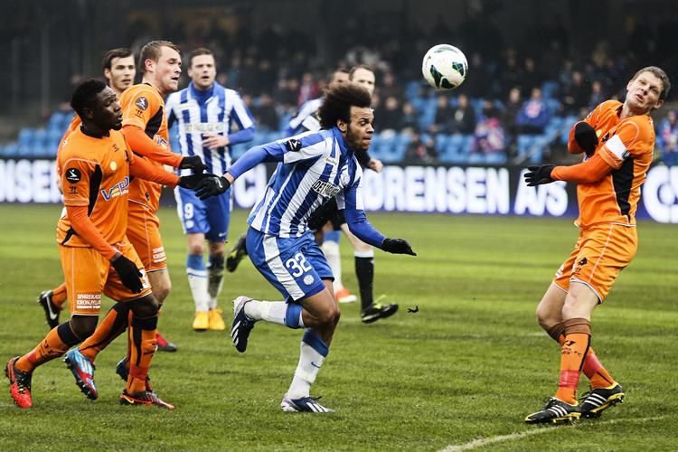 4-0. Måltørken er ovre for Martin Braithwaite (midt) som scorede for Esbjerg i ydmygelsen af Randers. 
