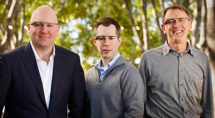 STARTKAPITAL. Marc Andreessen (yderst t.v.), som i sin tid var med til at udbrede nettet med browseren Netscape, er blandt de Silicon Valley-investorer, der har lovet at poste penge i apps til Google Glass (Foto: Google). 