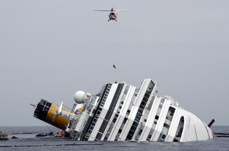 Ulykkesskib. 32 passagerer mistede livet, da Costa Concordia stødte på grund ud for Italiens kyst i januar 2012. 