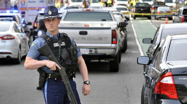 Bomber. Skærpet sikkerhed overalt i Boston efter bombeeksplosioner ved maraton. FBI betegner nu bombeangrebet som terror. 