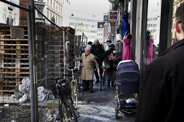 Passage. Byggeriet af en nedgang til metroen på Nørreport er allerede så småt gået i gang. Byggeriet, som spærrer en del af Frederiksborggade op mod Nørreport, forventes at være færdigt i slutningen af 2014. 