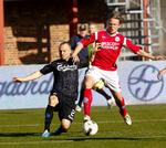 ballade. Det har intet med det sportslige at gøre, og der har heller ikke været konflikter med holdkammerater. Men Silkeborg IF vil ikke sige, hvorfor Christopher Poulsen (th) blev fyret efter en episode i weekenden. 