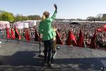 majfest. Helle Thorning på hovedscenen i Fælledparken ved 1. maj sidste år. (arkiv) 