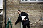 NEDAD. Friværdien i et typisk dansk parcelhus er nu nede på 450.000 kroner - for få år siden var den gennemsnitlige husejer millionær i mursten. 