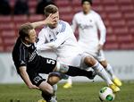 Kamp. Christopher Poulsen (tv) i infight med FCK's Andreas Cornelius i Parken. 