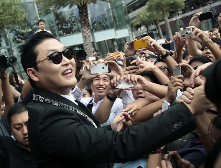 Hits. Sydkoreankse Psy har fået stor succes med både 'Gangnam Style' og efterføgleren 'Gentleman'. 