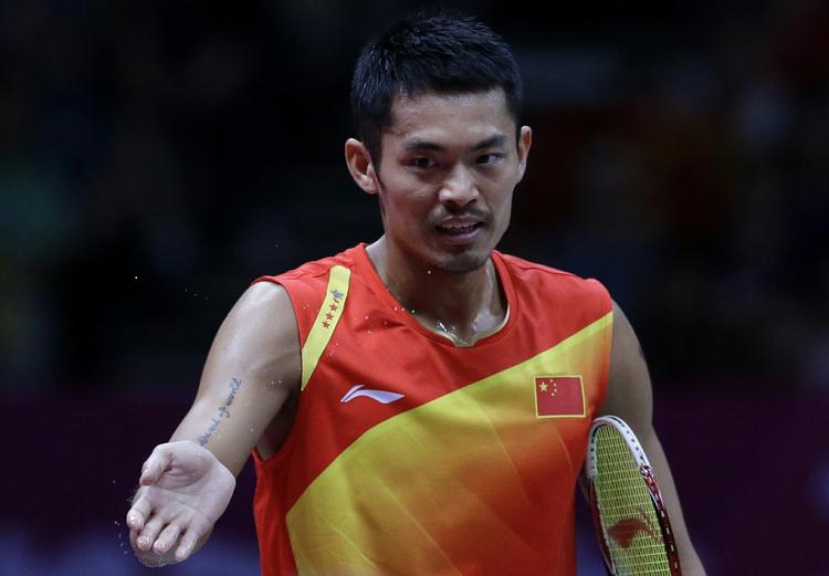 badmintonlegende.  Lin Dan fra Kina sikrede sig endnu en olympisk guldmedalje i single, da han vandt en tæt finale mod Lee Chong Wei fra Malaysia. 