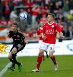 falsk. Christopher Poulsen (th) blev fyret i Silkeborg efter svindelen og spiller nu i Viborg. 